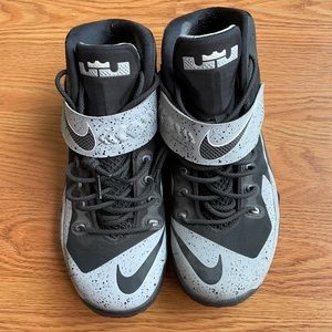 Nike zoom soldier basketball shoes